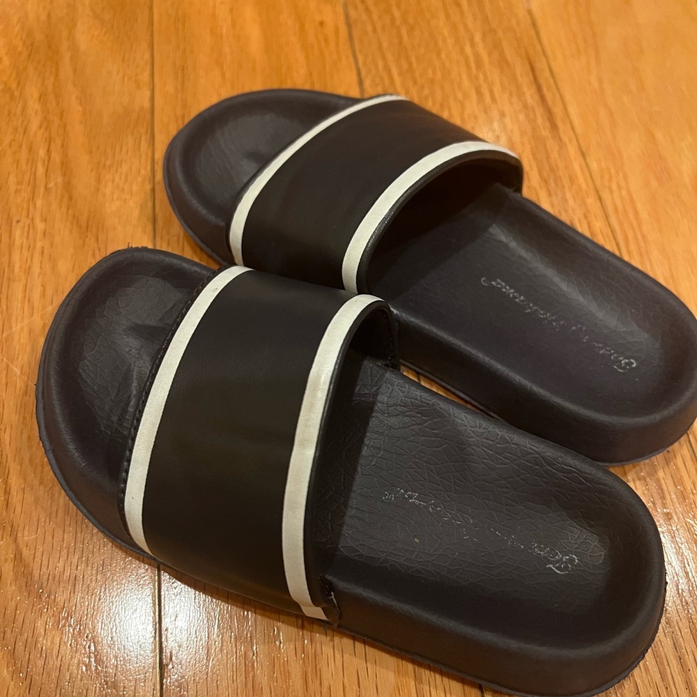 Boys slides size 10/11
